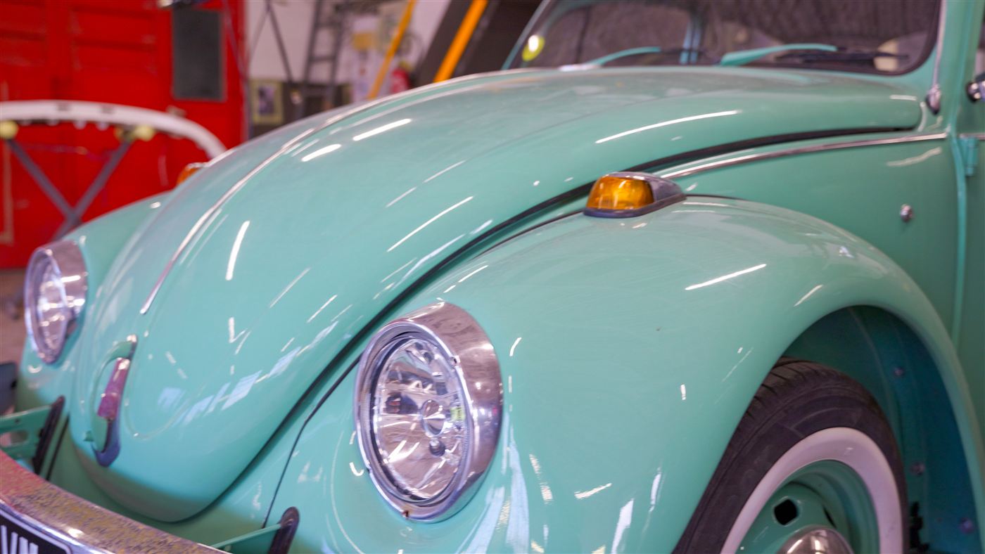 Coccinelle Volkswagen ancienne restaurée dans l'atelier de Porto-Vecchio