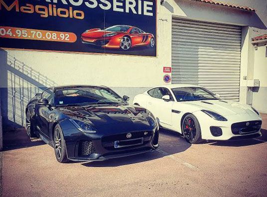 Façade du garage Carrosserie Magliolo à Porto-Vecchio avec deux voitures de sport